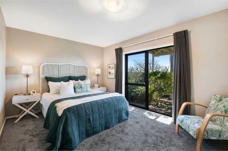 Photo of property in 24 Halldene Terrace, Red Beach, 0932