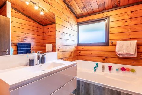 Photo of property in 30 Hookway Grove, Paraparaumu, 5032