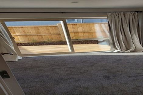 Photo of property in 1a Taupiko Place, Green Bay, Auckland, 0604