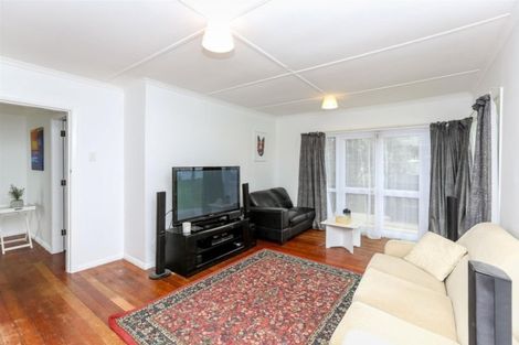 Photo of property in 43 Woodleigh Street, Frankleigh Park, New Plymouth, 4310
