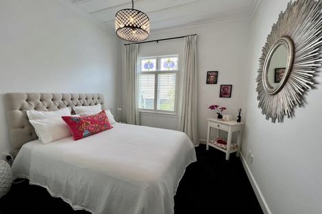 Photo of property in 8 William Bond Street, Stanley Point, Auckland, 0624