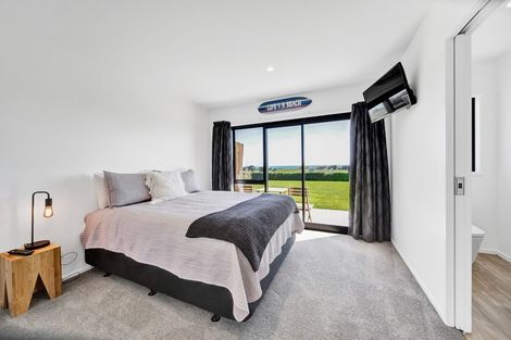 Photo of property in 196 Koru Road, Omata, New Plymouth, 4374