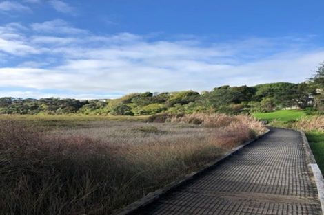 Photo of property in 10 Deuxberry Avenue, Northcote, Auckland, 0627