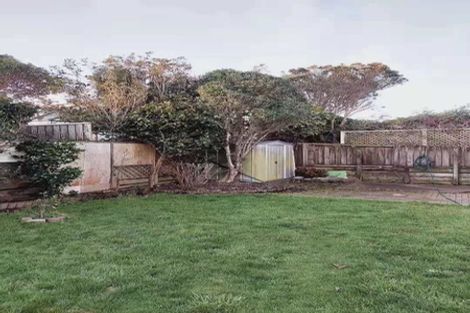 Photo of property in 3 Bayswater Place, Newlands, Wellington, 6037