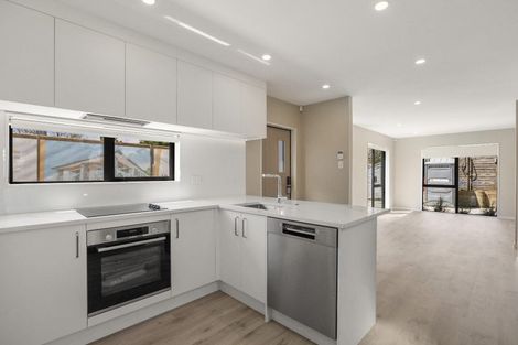 Photo of property in 47a Gossamer Drive, Pakuranga Heights, Auckland, 2010