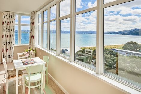 Photo of property in Rona House, 33 Rimu Street, Eastbourne, Lower Hutt, 5013