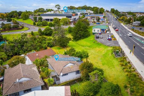 Photo of property in 2/20 Landsdale Place, Massey, Auckland, 0614