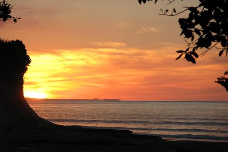 Photo of property in 30 Beach Road, Urenui, 4377