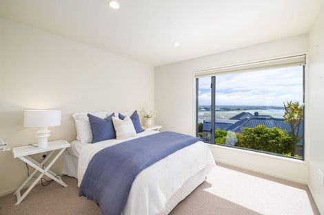 Photo of property in 6 Inverness Lane, Redcliffs, Christchurch, 8081