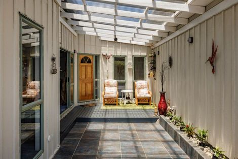 Photo of property in 1 Waterview Place, Haruru, 0204