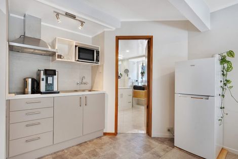 Photo of property in 7b Peter Terrace, Castor Bay, Auckland, 0620