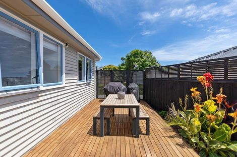 Photo of property in 25 Woodleigh Street, Frankleigh Park, New Plymouth, 4310
