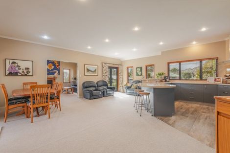 Photo of property in 33 Cashmere Drive, Fitzherbert, Palmerston North, 4410