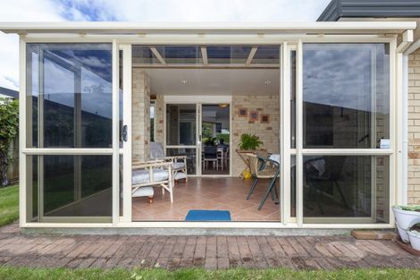 Photo of property in 90 Realm Drive, Paraparaumu, 5032