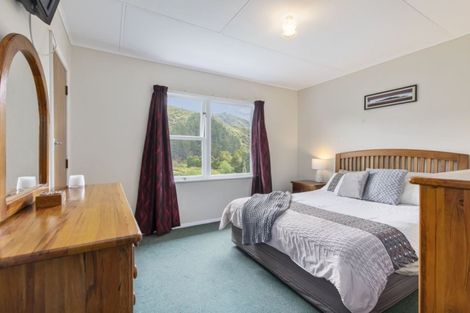 Photo of property in 284 Moores Valley Road, Wainuiomata, 5373