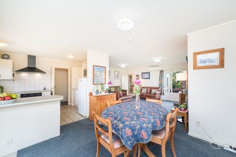 Photo of property in 18 Dalfield Place, Highbury, Palmerston North, 4412