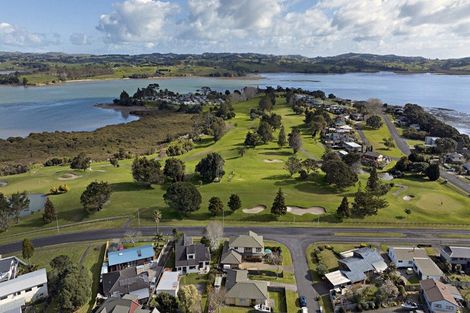 Photo of property in 11 Charles Miller Court, Clarks Beach, 2122