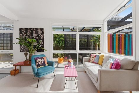 Photo of property in 37 Wairau Road, Oakura, 4314