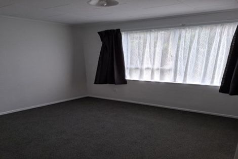 Photo of property in 4 Stroud Way, Newlands, Wellington, 6037