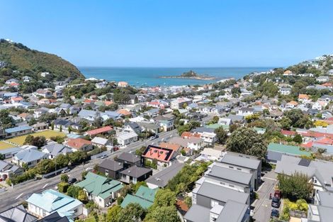 Photo of property in 12/3 Severn Street, Island Bay, Wellington, 6023