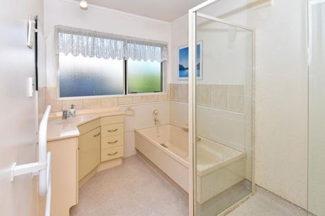 Photo of property in 11/17 Youngs Road, Papakura, 2110