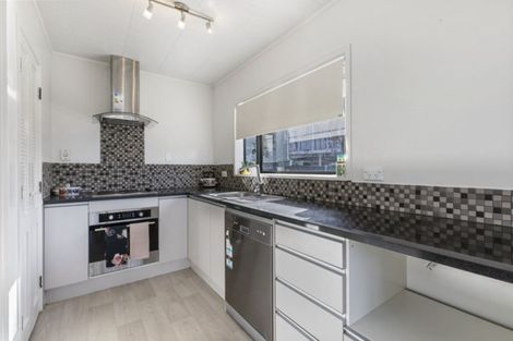 Photo of property in 71 Burundi Avenue, Clendon Park, Auckland, 2103