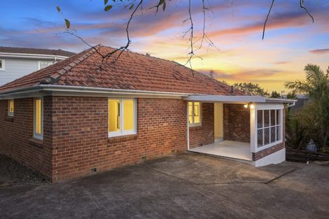 Photo of property in 2/306 Beach Road, Campbells Bay, Auckland, 0630