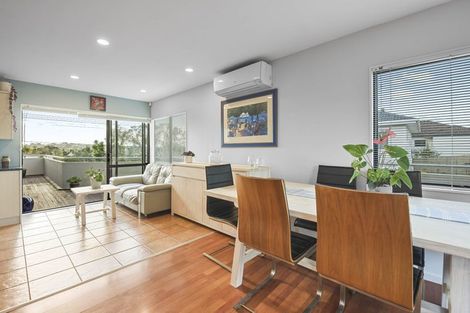 Photo of property in 1/66 Browns Bay Road, Rothesay Bay, Auckland, 0630