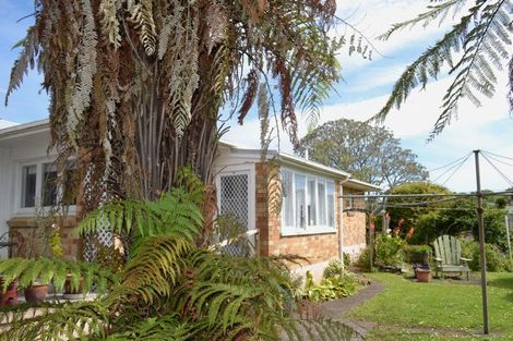 Photo of property in 2 Freyberg Crescent, Pukekohe, 2120