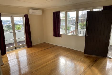 Photo of property in 17 Blacklock Avenue, Henderson, Auckland, 0612
