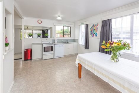 Photo of property in 9 Swiss Avenue, Gonville, Whanganui, 4501