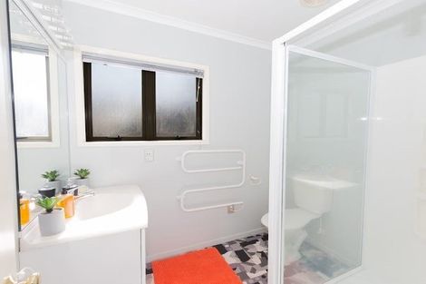 Photo of property in 42 Dress Circle, Newlands, Wellington, 6037