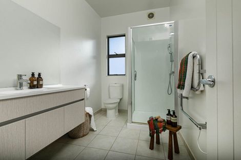 Photo of property in 11/40 Scarlet Oak Drive, Schnapper Rock, Auckland, 0632