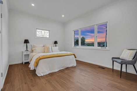 Photo of property in 1/13 Clevedon Road, Papakura, 2110