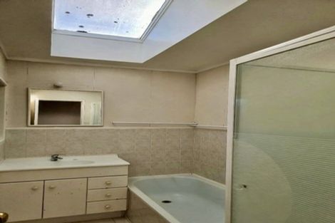 Photo of property in 1/1 Ballater Place, Highland Park, Auckland, 2010