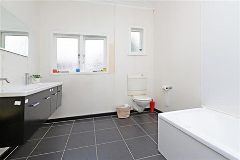 Photo of property in 19 Clevedon Road, Papakura, 2110