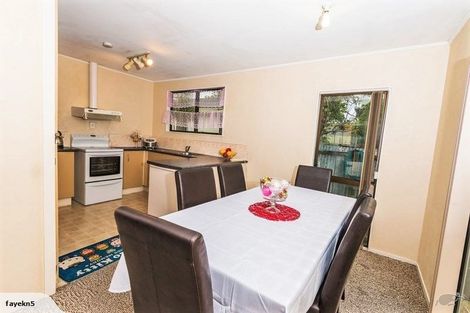 Photo of property in 2/190 Te Irirangi Drive, Flat Bush, Auckland, 2019