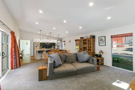 Photo of property in 2/72 Spinella Drive, Bayview, Auckland, 0629