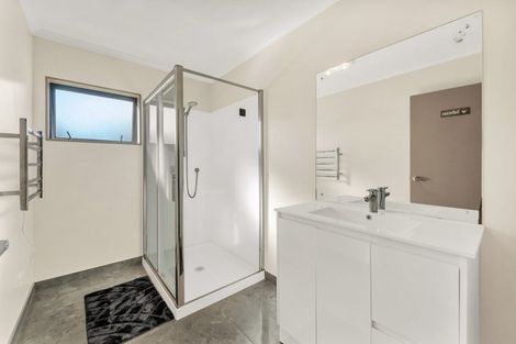 Photo of property in 7 Newfound Way, Glen Eden, Auckland, 0602