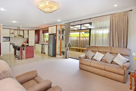 Photo of property in 27 Amberwood Drive, Northpark, Auckland, 2013