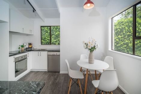 Photo of property in 2/92c Englefield Road, Northwood, Christchurch, 8051