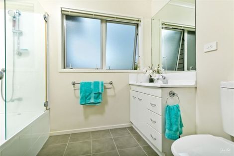Photo of property in 27a Sapperton Drive, Henderson, Auckland, 0612