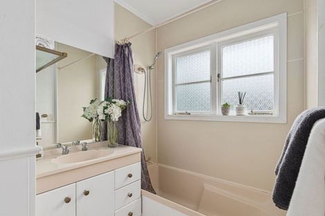 Photo of property in 127 Forrest Hill Road, Forrest Hill, Auckland, 0620