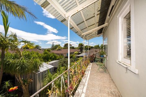 Photo of property in 9 Koromiko Street, New Lynn, Auckland, 0600