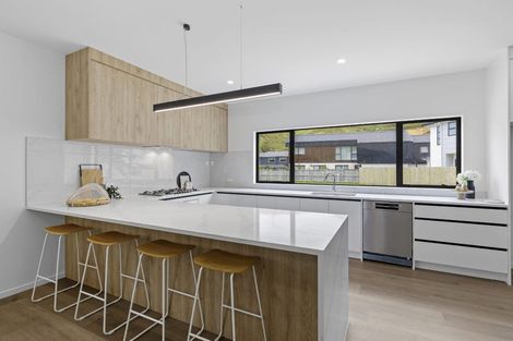 Photo of property in 5 Pihipihi Way, Crofton Downs, Wellington, 6035