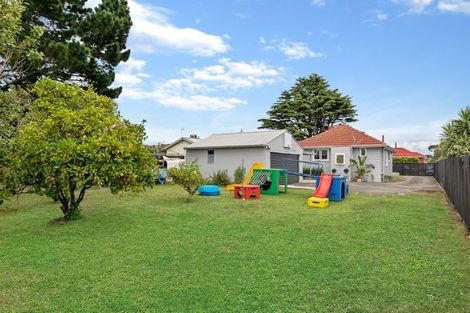 Photo of property in 18 Crawford Avenue, Mangere Bridge, Auckland, 2022
