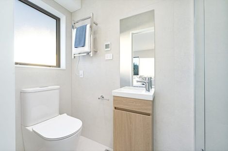 Photo of property in 2/5 Hereford Street, Te Atatu Peninsula, Auckland, 0610