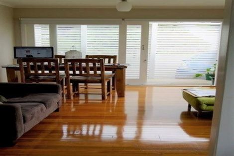 Photo of property in 2/563 East Coast Road, Browns Bay, Auckland, 0630