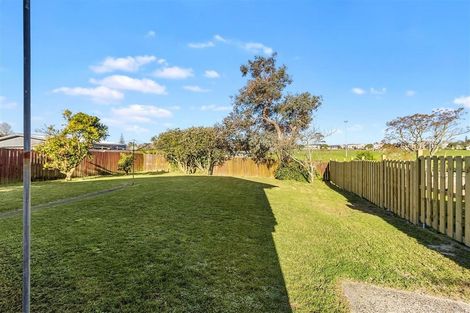 Photo of property in 32 Kirrie Avenue, Te Atatu South, Auckland, 0610