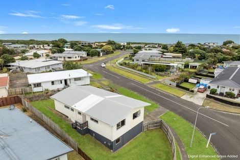 Photo of property in 10 Tainui Street, Castlecliff, Whanganui, 4501